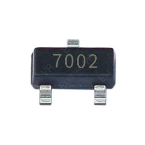 MOSFET 2N7002 de canal N en encapsulado SOT-23 con marcaje 7002 y 3 pines SMD.